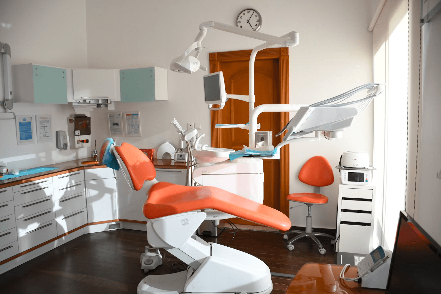 Modern dental care facilities in Renew Dental Clinic, Noida by Dr. Suchi Singh.