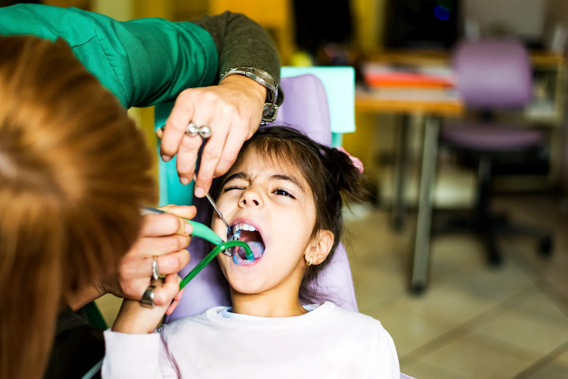 How to Remove White Spots on Teeth — All Options from Home to Clinical